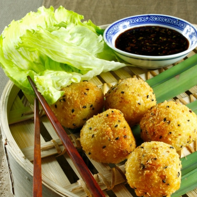 Boulettes de riz au sésame avec viande de boeuf