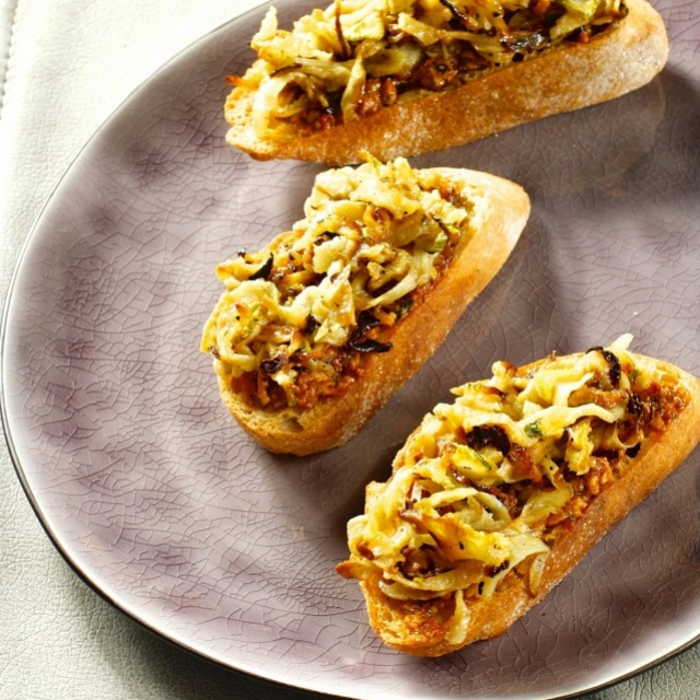 Tomato-fennel crostinis