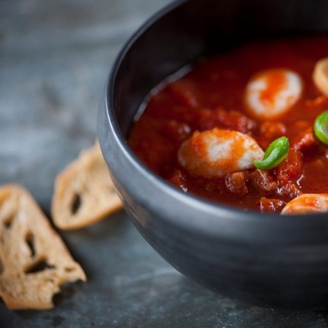 Soupe de tomates à l'ail et au chorizo