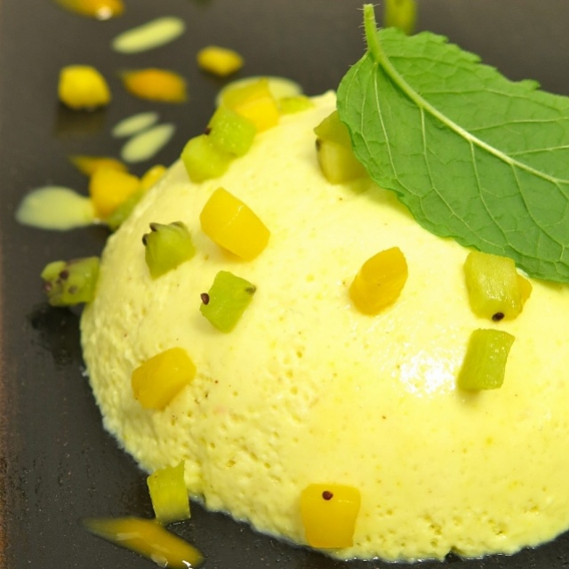 Gelbe Curry Panna-Cotta aus Ingwer