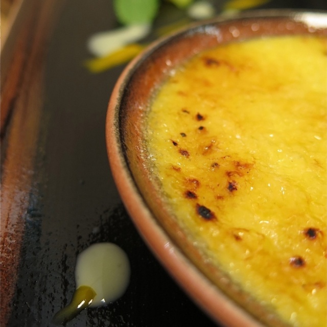 Gember Crème brûlée / Obst / Zirtronengras-Sauce