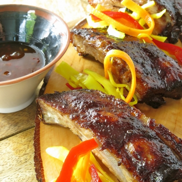 Barbecued ribs with spicy lacquer