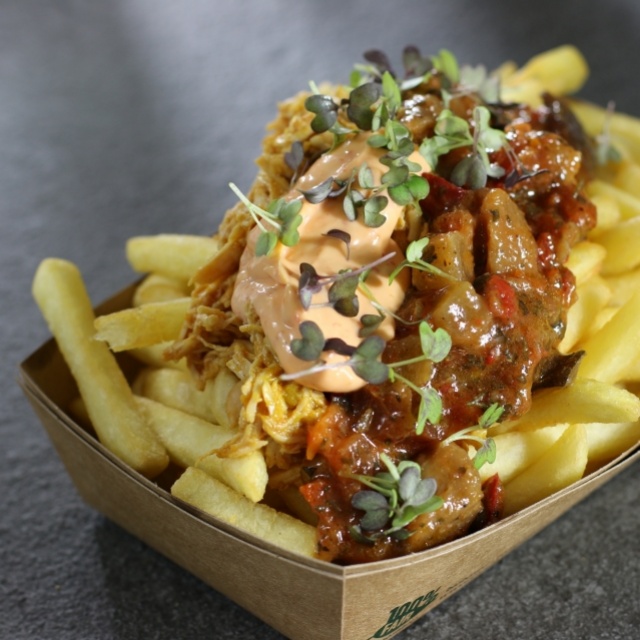 Pommes frites Spezial Pulled Chicken