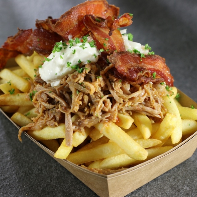 Frites spéciales au porc effiloché