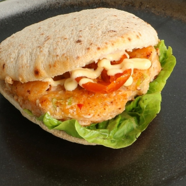 Pita gefüllt mit Fischburger 