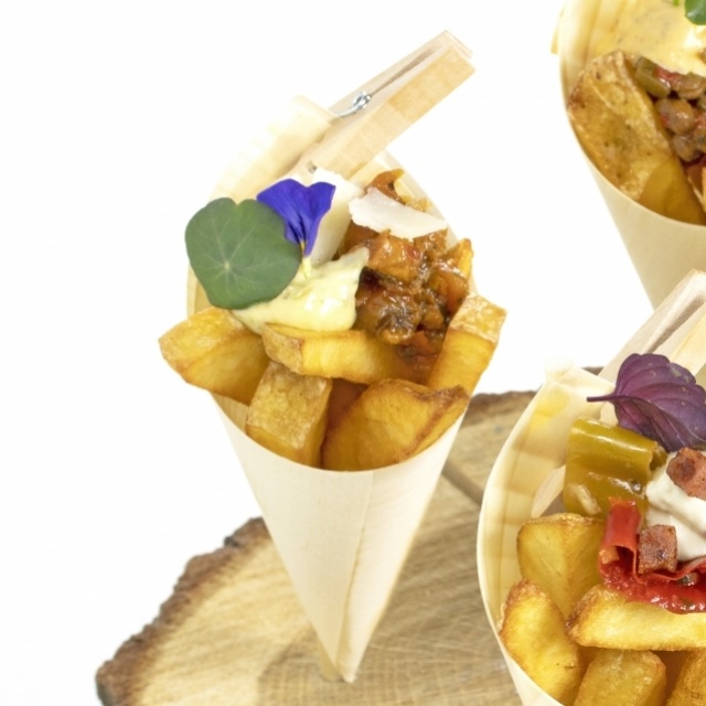 Pommes Frites mit italienischem Topping