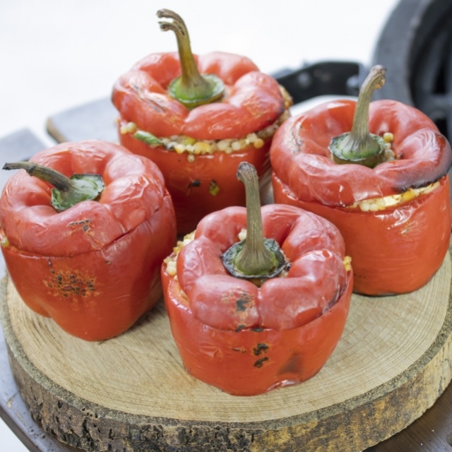 Gefüllte Paprika mit Perl-Couscous und Feta-Käse