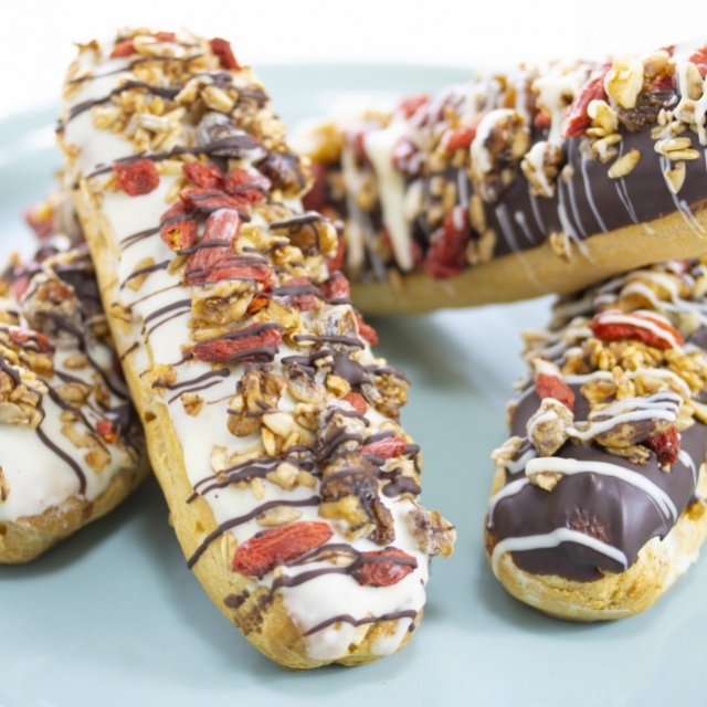 Frühstücks-Eclair mit Basilikum-Zitronen-Quark