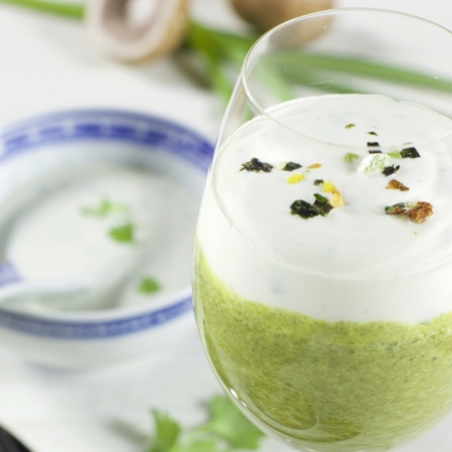 Thai spinach soup with coriander-lime cream 