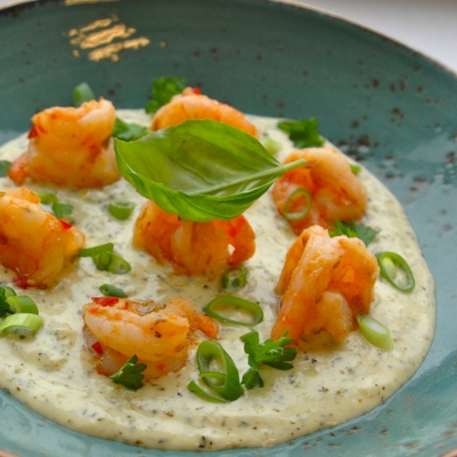 Gambas à la sauce aux herbes fraîches