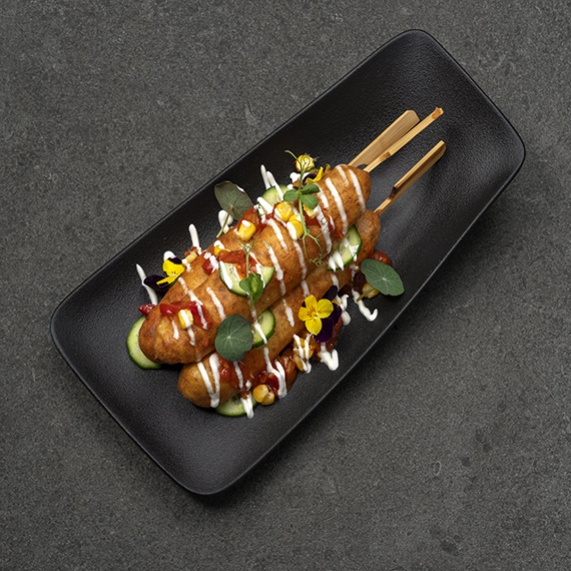 Tex-Mex corndogs met chipotle & bell pepper salsa