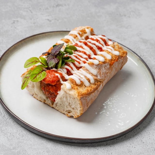 Albòndigas sandwich met Alioli