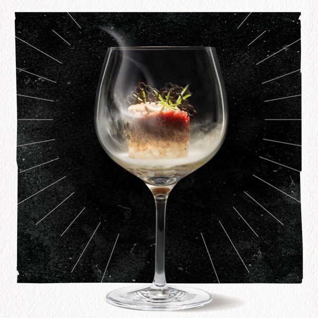 Smoked Shadow: Gepofte knolselderij met gerookte steak tartaar en Mushroom & black garlic sauce