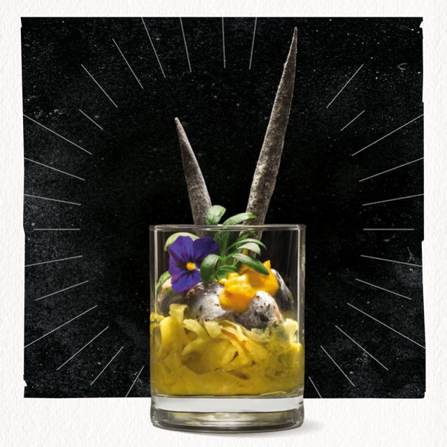 Sunstone Sardine: Venkelsalade met gemarineerde sardines en Grilled bell pepper & curry sauce