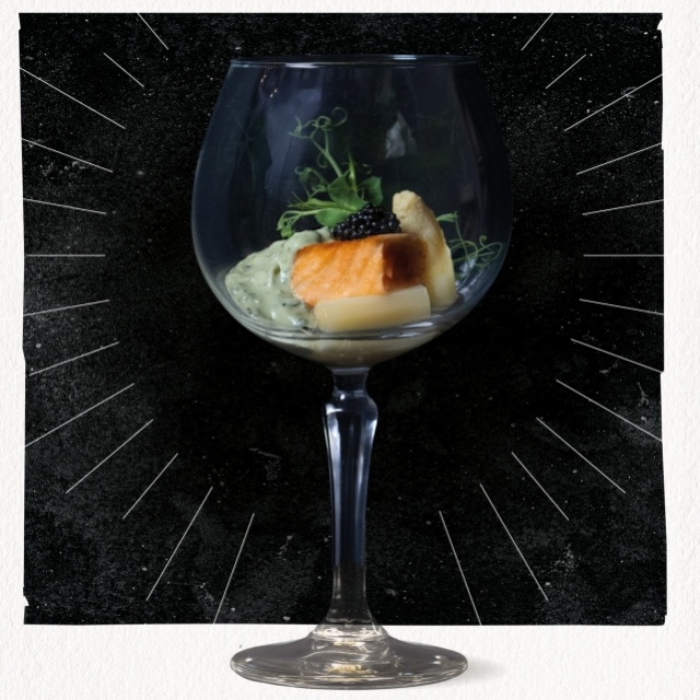 Golden White Treasure: asperges en zalm met Seaweed & Green herbs sauce