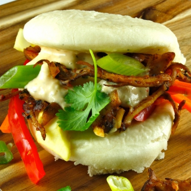 Bun bo bun met pulled chicken en zoetzuur