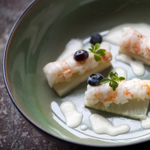 Langoustine met ajo blanco en blauwe bes