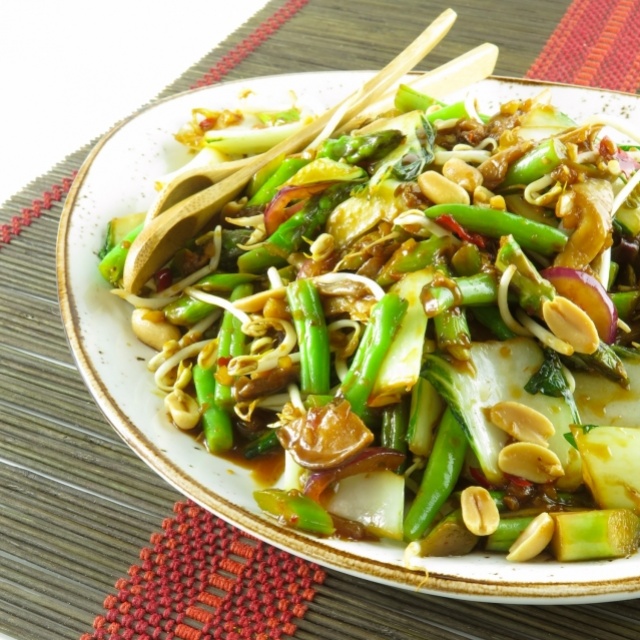 Stir-fried vegetables with ginger sauce