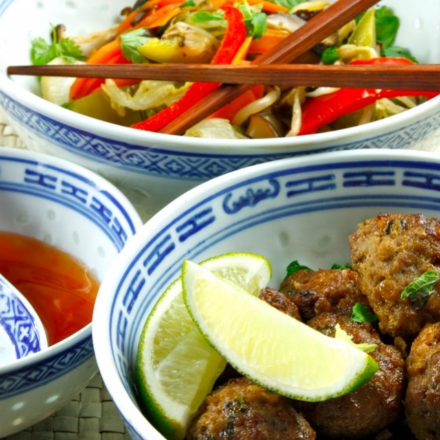 Spicy meatballs with vegetable salad