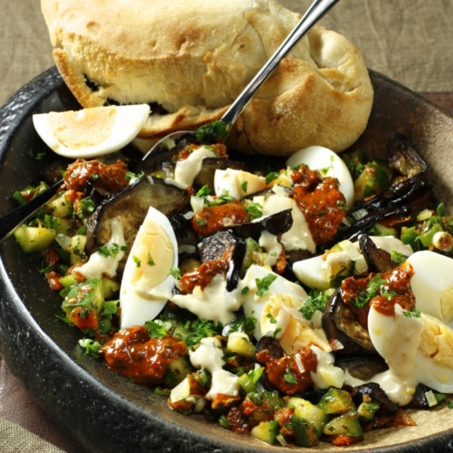 Sabih à l'aubergine et à la tomate