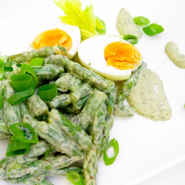 Salad of green asparagus and egg